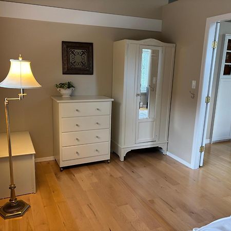 Sea And Cedar Retreat-A Home In A Tranquil Setting カウチン・ベイ エクステリア 写真